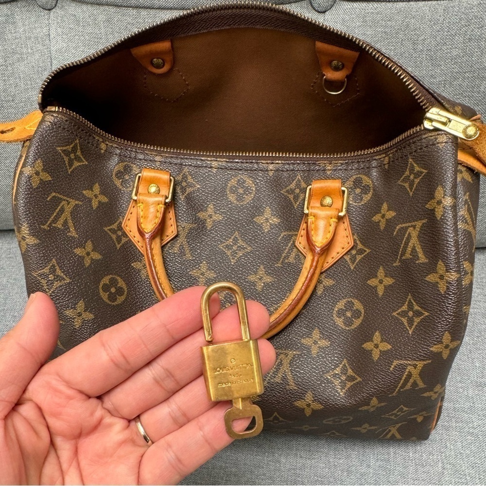 🔸Shop Preloved LUXURY on my Closet:Authenticity Guaranteed on $700+ Purc…​​​​ - Picture 3 of 16